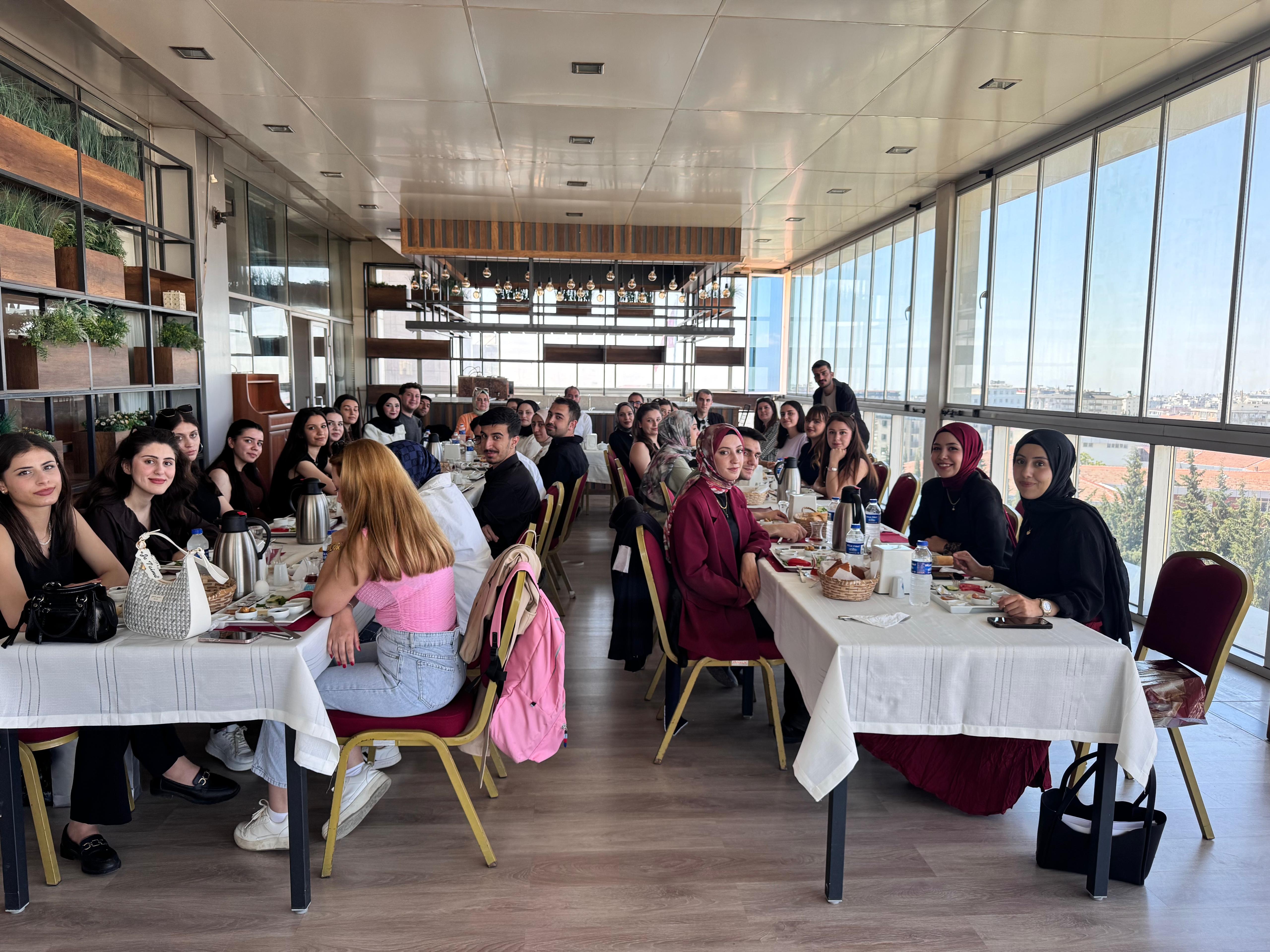 Türkçe Öğretmenliği Son Sınıf Öğrencileriyle Kahvaltı Programı Gerçekleştirildi